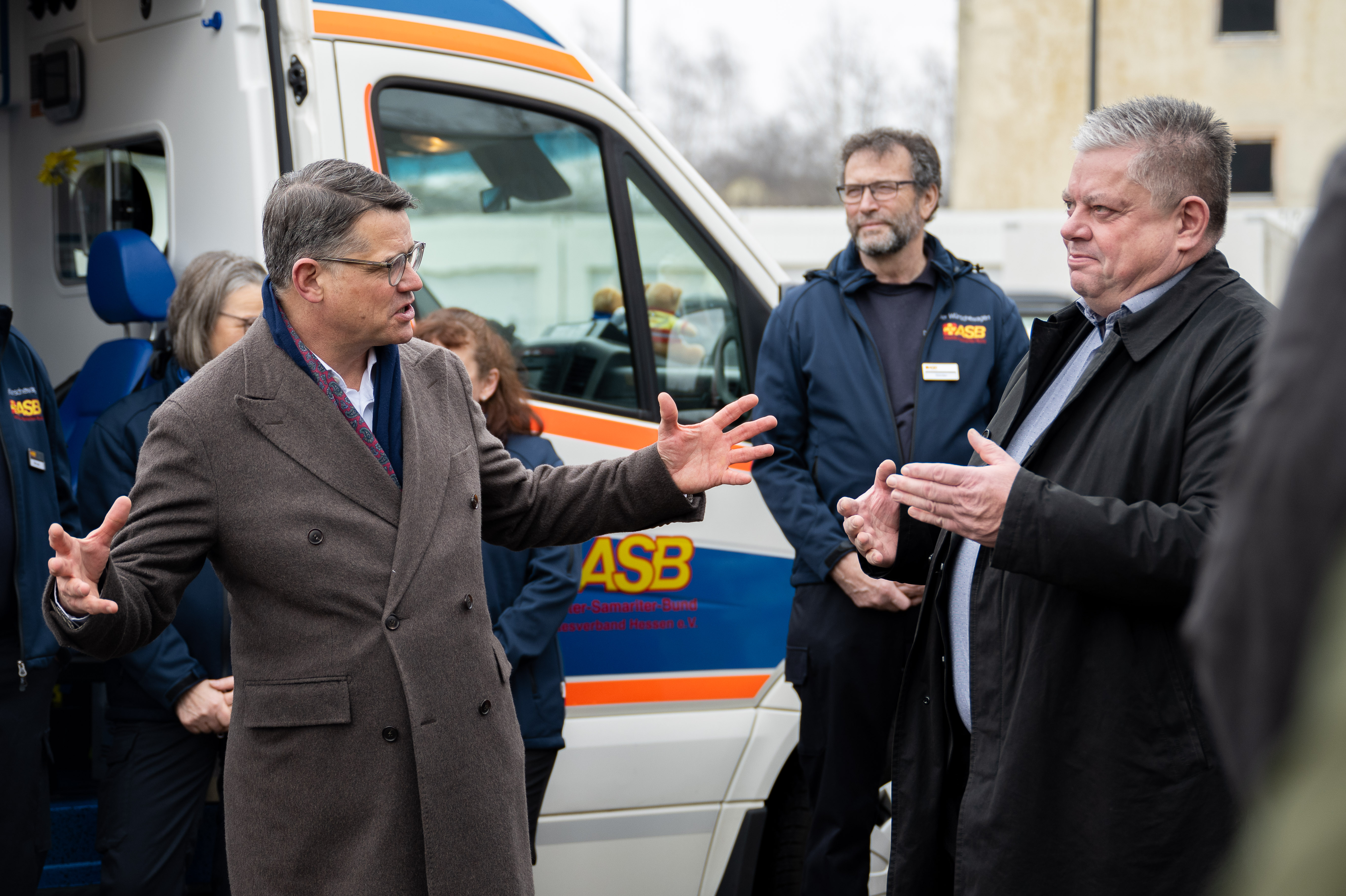 Ministerpräsident Boris Rhein übernimmt Schirmherrschaft für den ASB-Wünschewagen Rhein-Main // Übergabe eines Spendenschecks vom Mainova Frankfurt Marathon